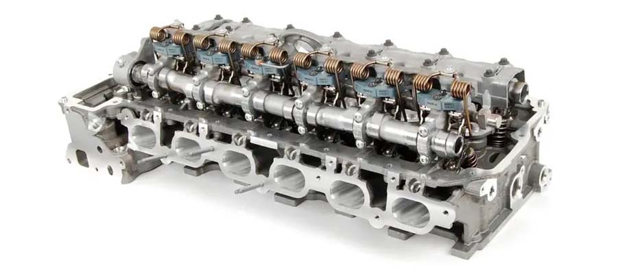 Головка блоку циліндрів та комплектуючі