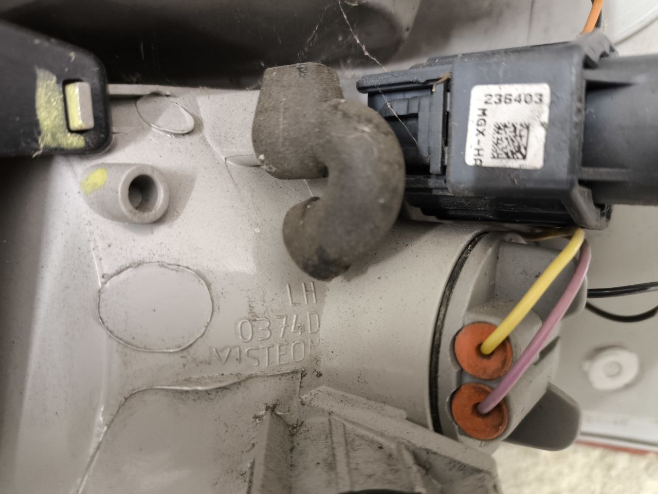 Задній лівий ліхтар в крило