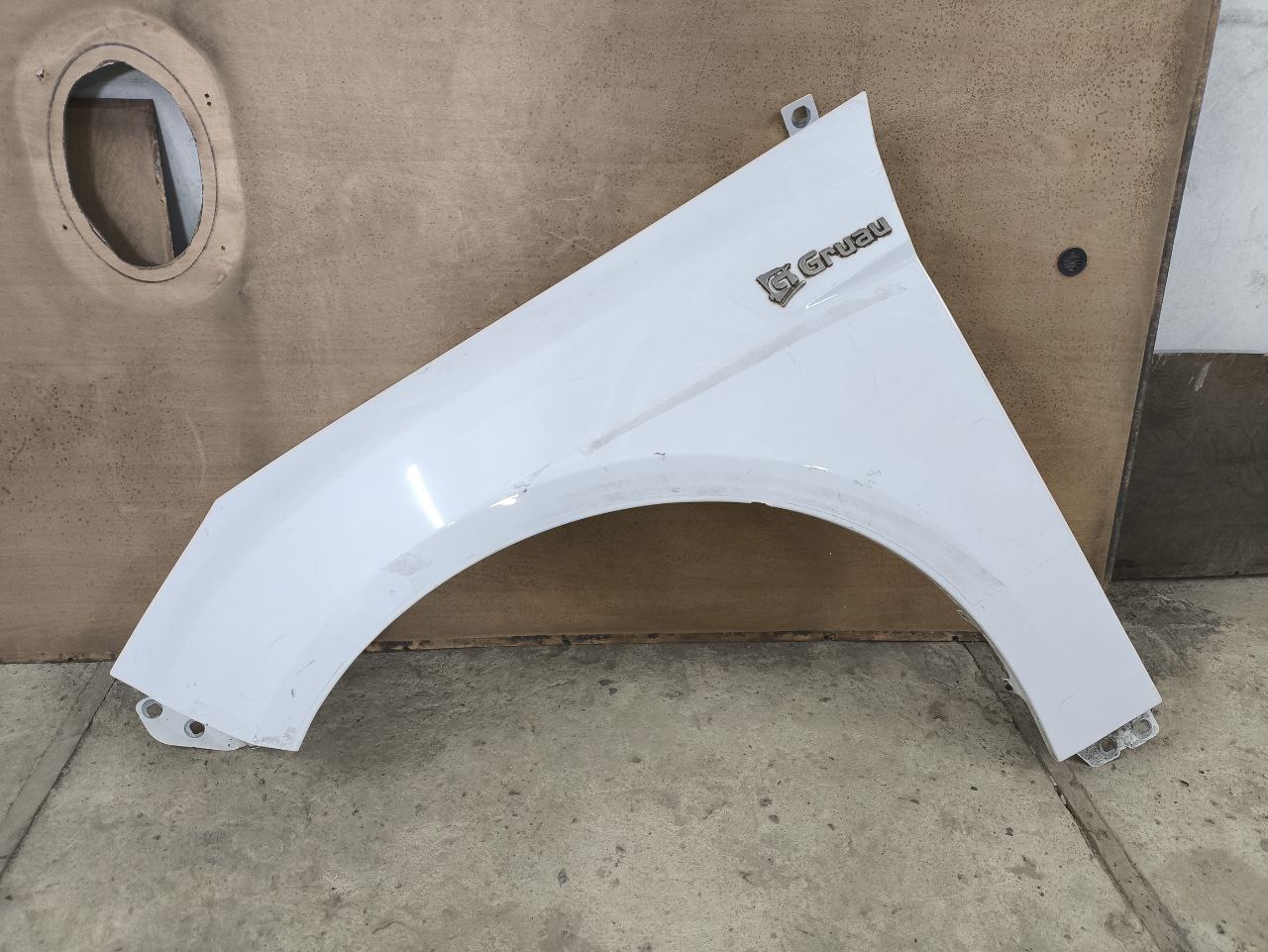 Переднє ліве крило