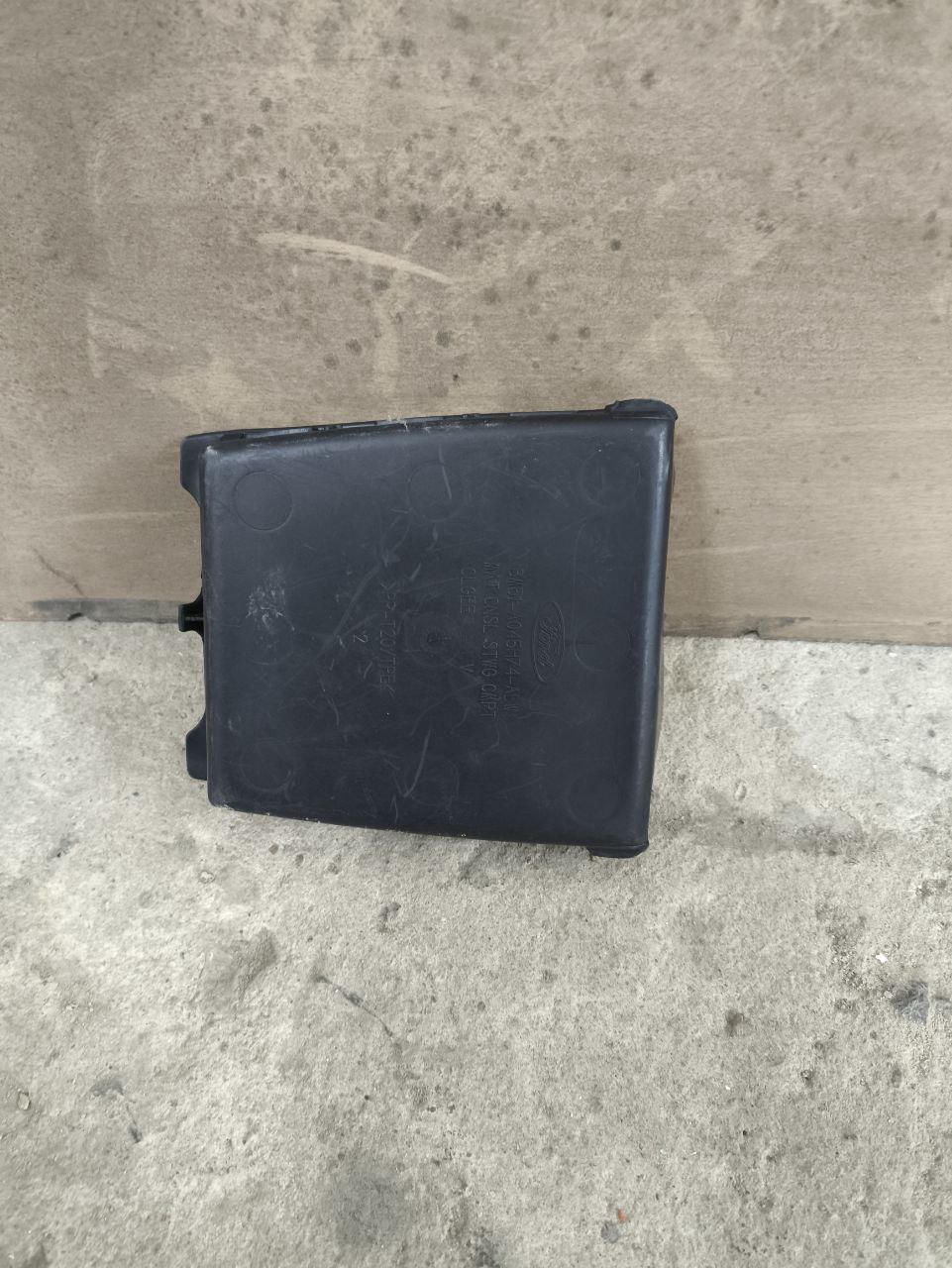 Лоток (кишеня) центральної консолі BM51-A045H74-AB