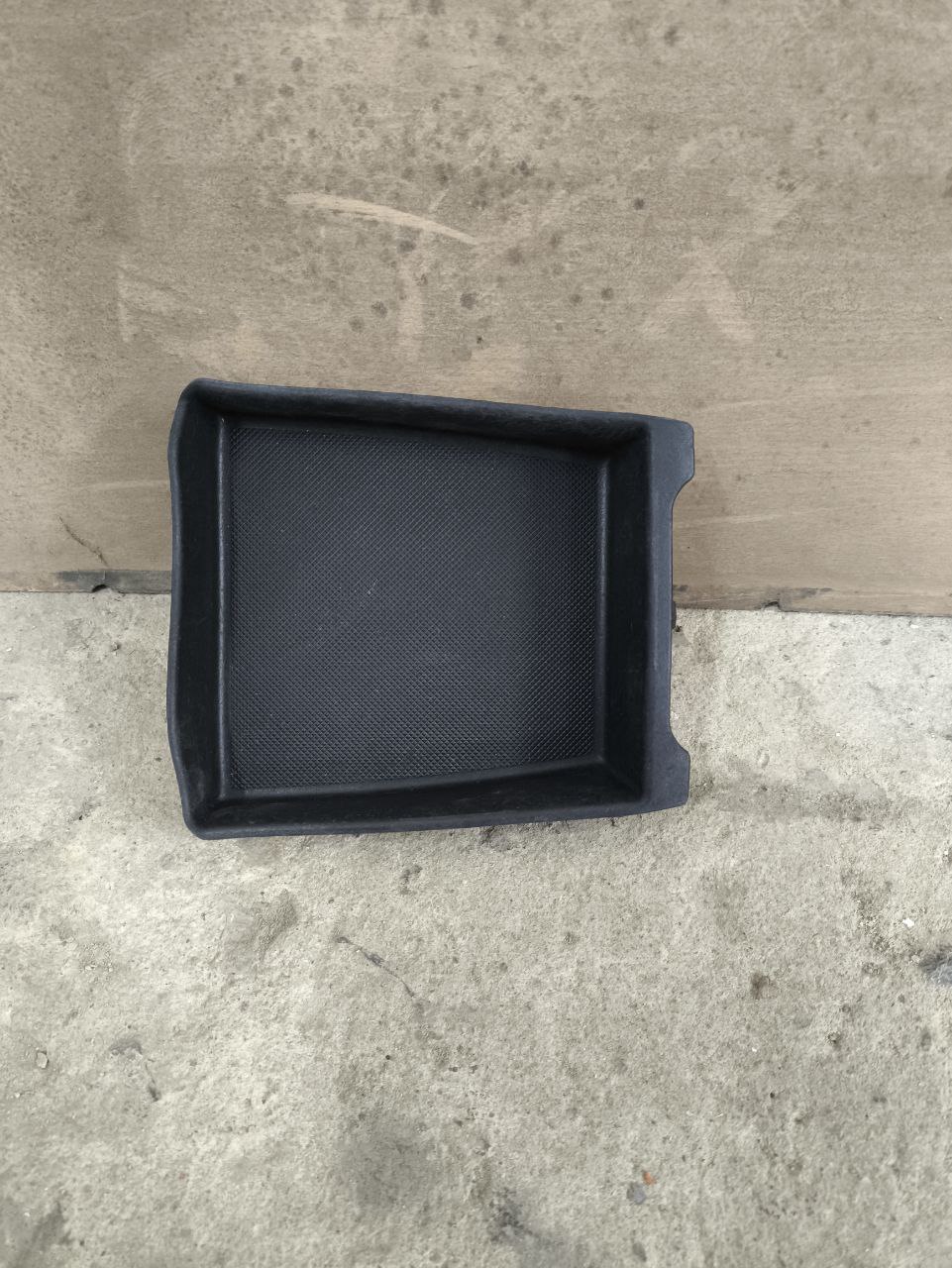 Лоток (кишеня) центральної консолі BM51-A045H74-AB