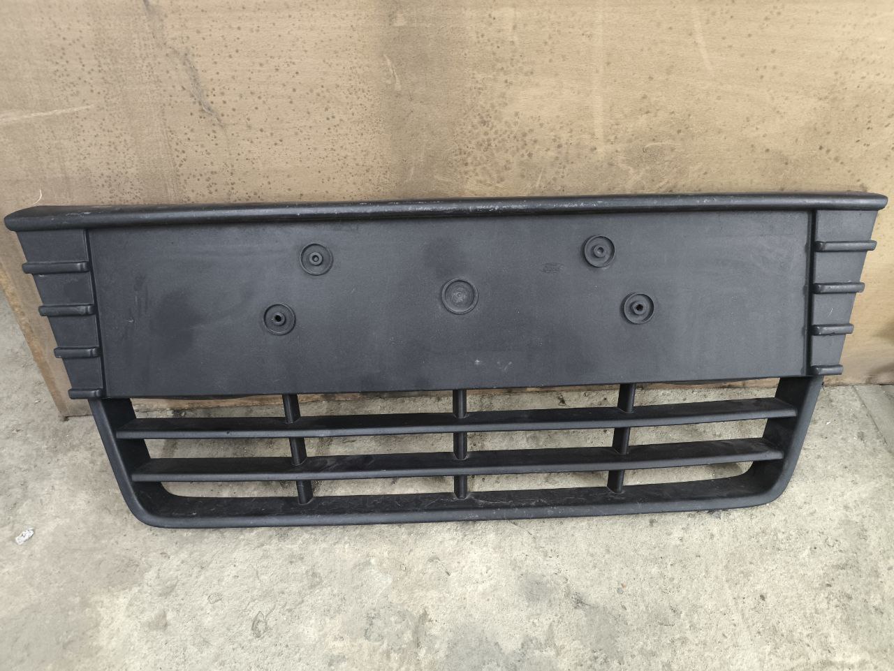 Решітка переднього бампера (нижня)